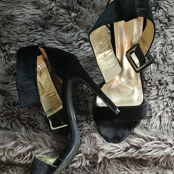 Faux velvet heels - Picture 1 of 3